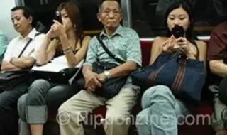 Les Japonnais dorment dans le train